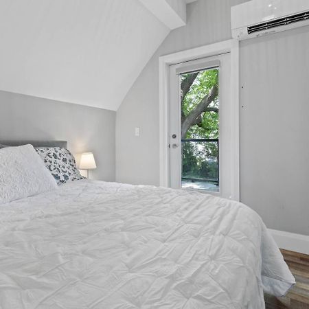 Entire 1 Bedroom Apartment Across From Google - Br5 Kitchener Exterior photo