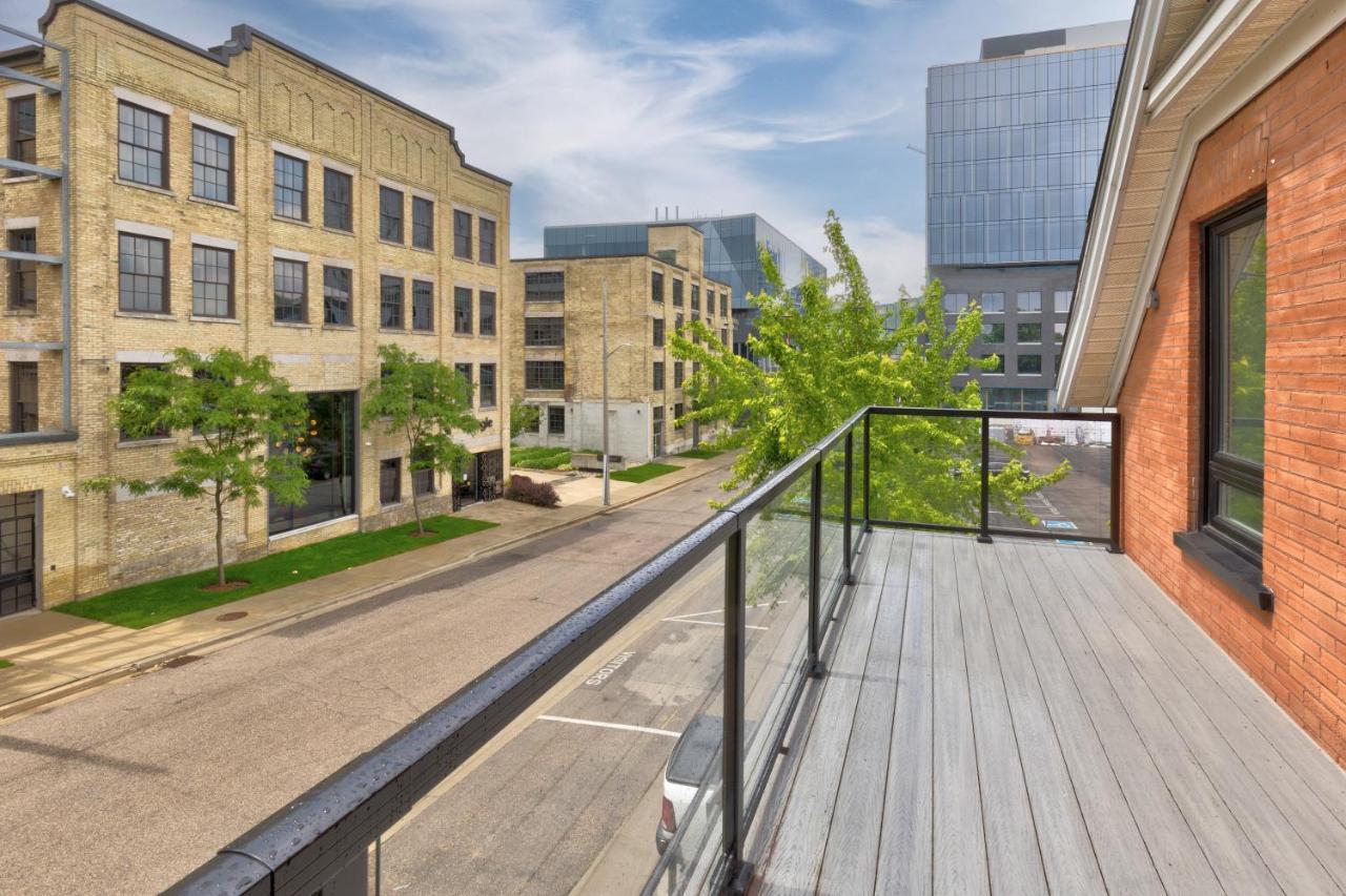 Entire 1 Bedroom Apartment Across From Google - Br5 Kitchener Exterior photo