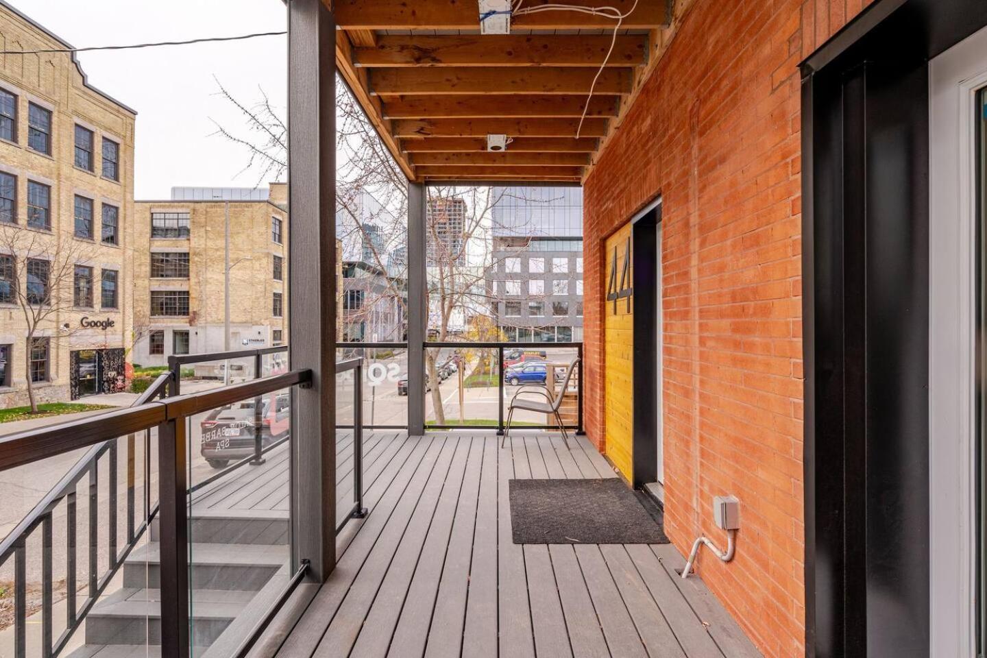 Entire 1 Bedroom Apartment Across From Google - Br5 Kitchener Exterior photo