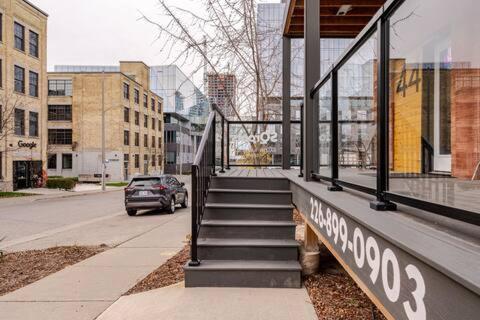 Entire 1 Bedroom Apartment Across From Google - Br5 Kitchener Exterior photo